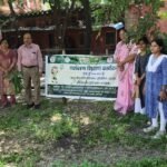 महारानी लक्ष्मीबाई कन्या महाविद्यालय इंदौर में इकोक्लब के वृक्षारोपण कार्यक्रम में प्राध्यापिकाएं एवं छात्राएं