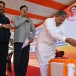 दीनदयाल उपाध्याय के चित्र पर पुष्प अर्पित करते दत्तात्रेय होसबाले — फोटो: विश्व संवाद केंद्र