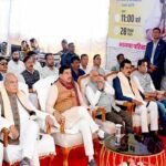 मन की बात का सामूहिक श्रवण करते मुख्यमंत्री डॉ. मोहन यादव