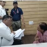 इंदौर कलेक्टर कार्यालय में जनसुनवाई