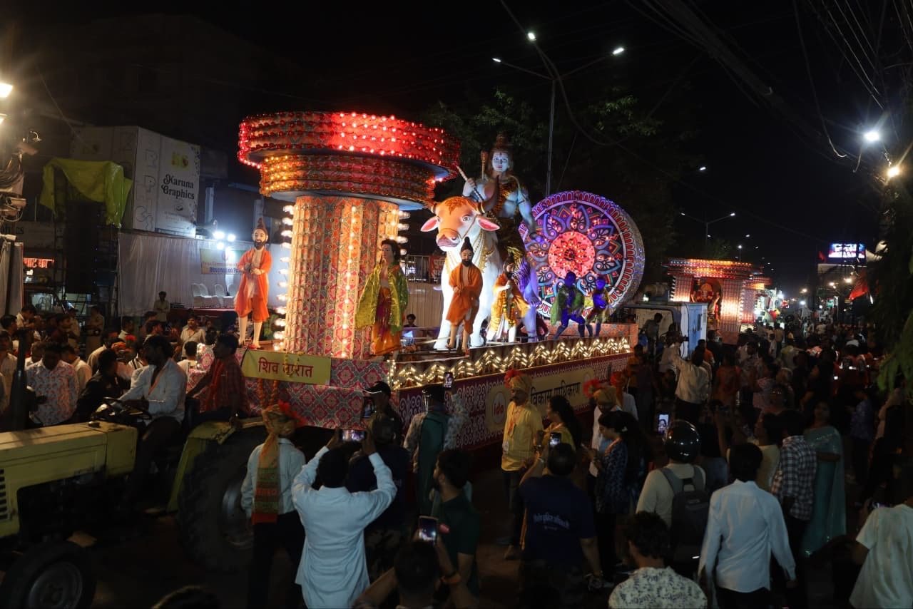 अनंत चतुर्दशी चल समारोह में शिव बारात झांकी