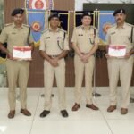 पुलिस कमिश्नर इंदौर द्वारा पुलिसकर्मियों का सम्मान
