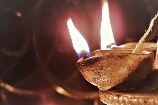 श्रद्धांजलि — जलता दीया