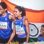 स्वर्ण जीतने के बाद तिरंगे के साथ भारतीय महिला रिले टीम