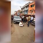 बीना में सड़क पर धरने पर बैठे भाजपा नेता रमेश जड़िया