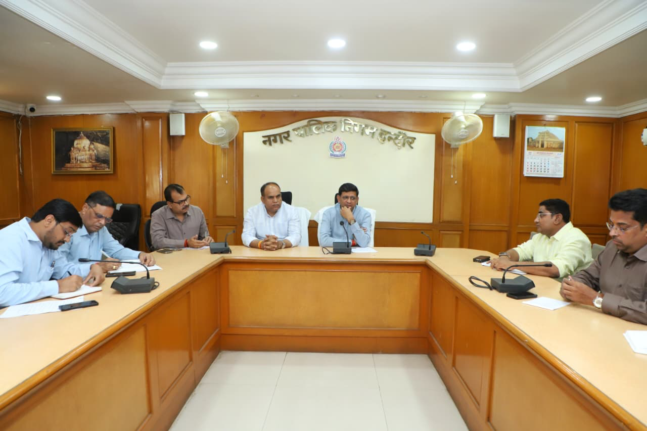 नगर निगम मुख्यालय पर जल व्यवस्था को लेकर हुई बैठक