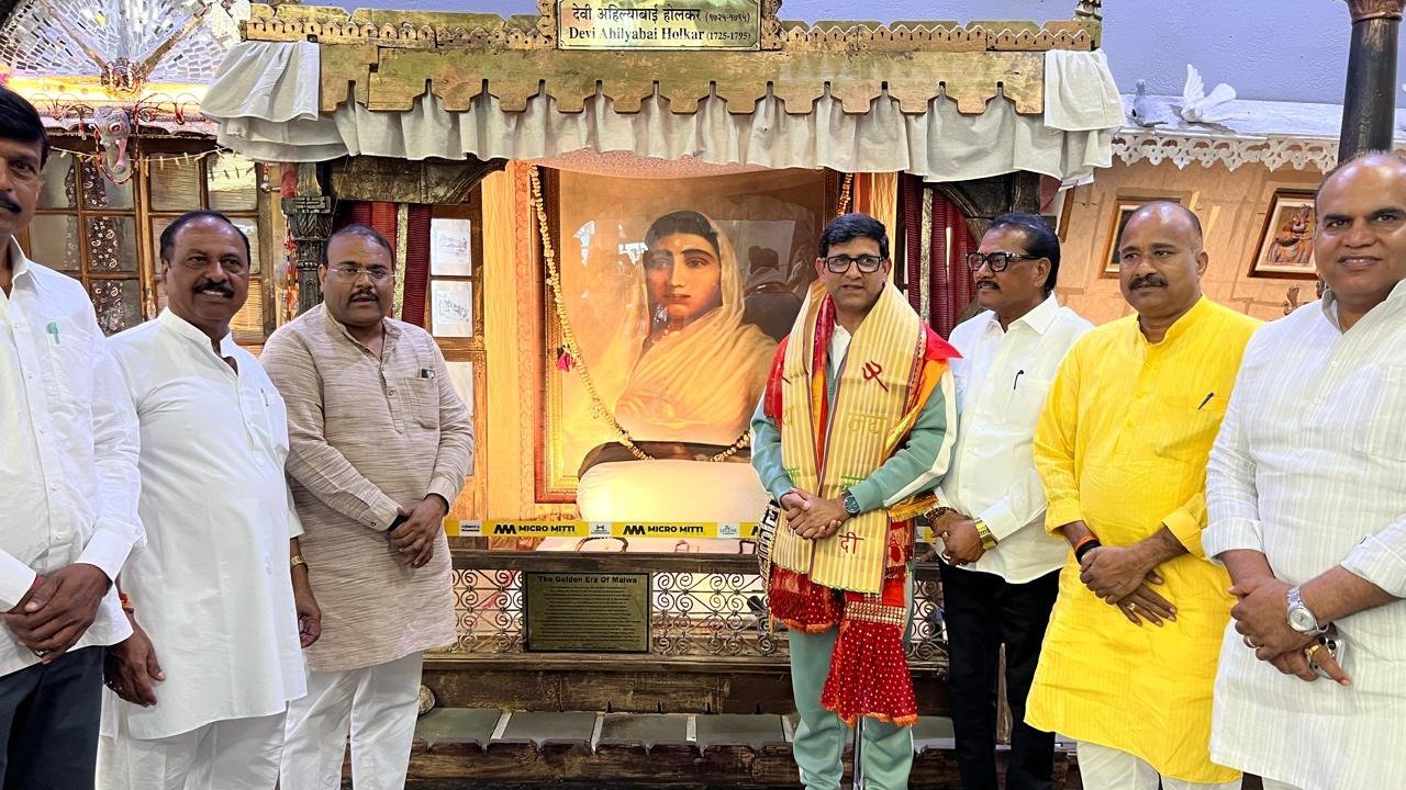 महापौर पुष्यमित्र भार्गव
