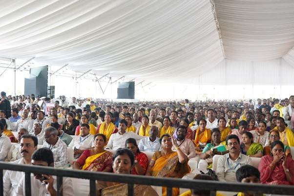 बुर्रीपालेम कार्यक्रम में उमड़ी भीड़