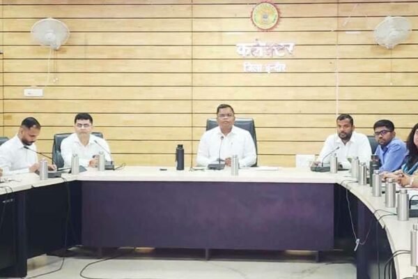 इंदौर कलेक्ट्रेट में टीएल समीक्षा बैठक (फोटो: सौजन्य — जनसंपर्क, मध्यप्रदेश)