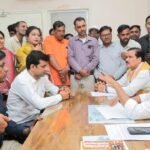 भाजपा सहयोग सेल — उप-मुख्यमंत्री Jagdish Devda कार्यकर्ताओं से संवाद करते हुए (फोटो: भाजपा, मध्यप्रदेश)