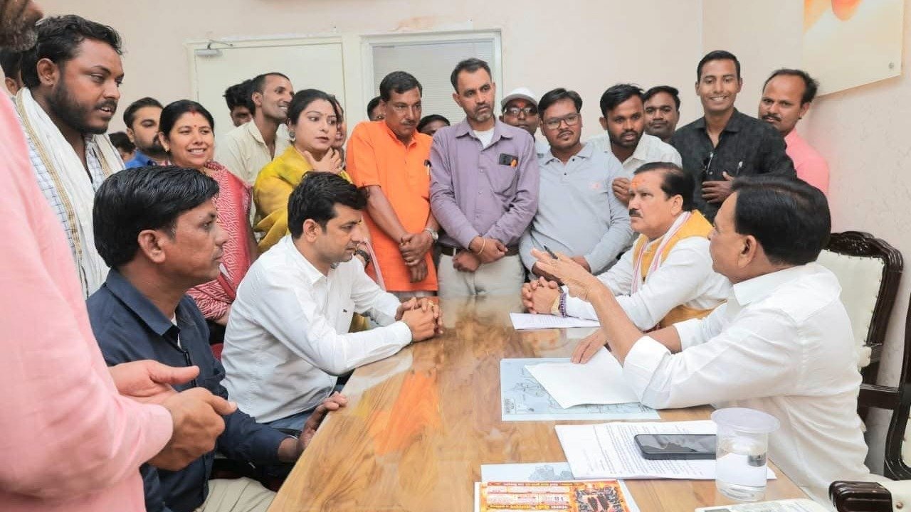 भाजपा सहयोग सेल — उप-मुख्यमंत्री Jagdish Devda कार्यकर्ताओं से संवाद करते हुए (फोटो: भाजपा, मध्यप्रदेश)