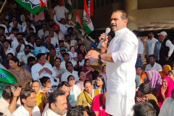 कांग्रेस का विकास प्राधिकरण पर प्रदर्शन