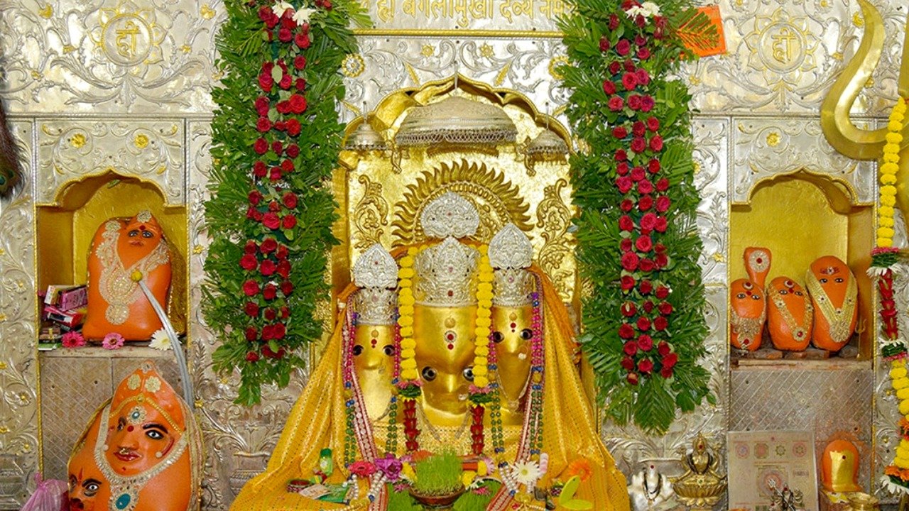 नलखेड़ा माँ बगलामुखी मंदिर में विराजमान माँ की प्रतिमा