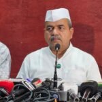 क्विज प्रतियोगिता की जानकारी देते सेवादल पदाधिकारी