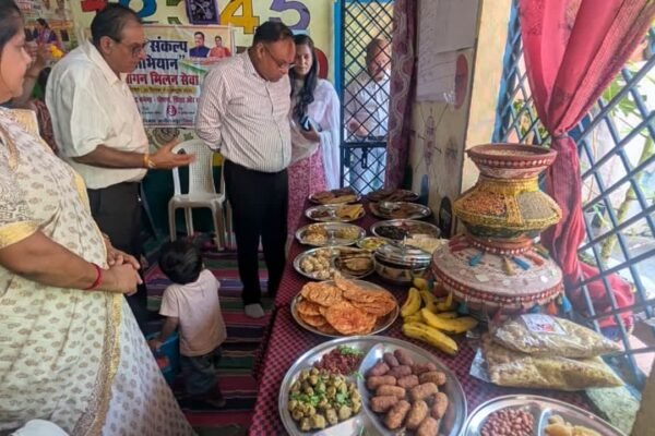 आंगनबाड़ी केंद्र में पोषण आहार प्रदर्शनी
