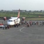 सांकेतिक चित्र: हवाई अड्डे पर खड़ा विमान