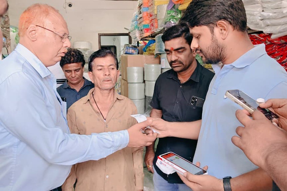 पॉलीथीन के खिलाफ नगर निगम की कार्रवाई