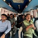 जन विश्वास शिविर के लिए बस में सवार मंत्री तुलसीराम सिलावट, कलेक्टर शिवम वर्मा व अन्य अधिकारी