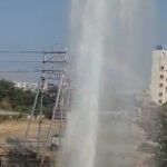 कनाड़िया में टूटी पाइपलाइन से उछला पानी