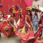 एम.के.एच.एस. गुजराती कन्या महाविद्यालय में ढोलिडा रास गरबा करती छात्राएं