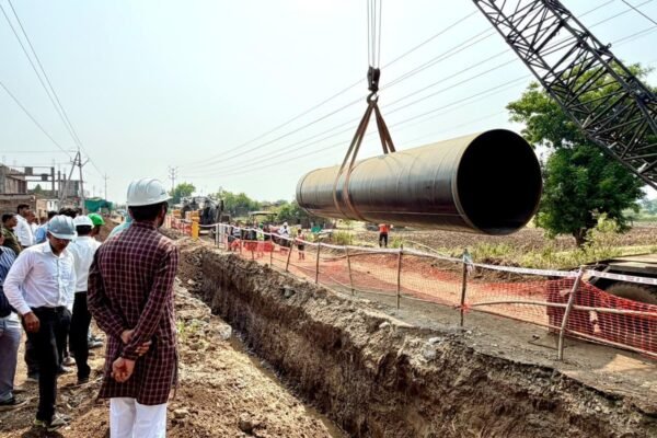 जालूद से इंदौर पाइपलाइन के लिए बड़े पाइप की शिफ्टिंग