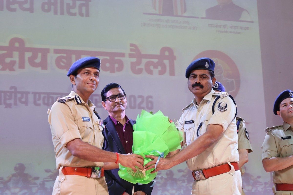 पुलिस आयुक्त का पुष्पगुच्छ से स्वागत