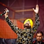स्टेज पर परफॉर्म करते दलेर मेहंदी (फाइल फोटो)
