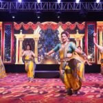 जत्रा मराठी वारसा फेस्टिवल में लावणी प्रस्तुति देती कलाकार