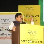 इंदौर में सोया कॉन्क्लेव में संबोधित करते मुख्यमंत्री डॉ. मोहन यादव