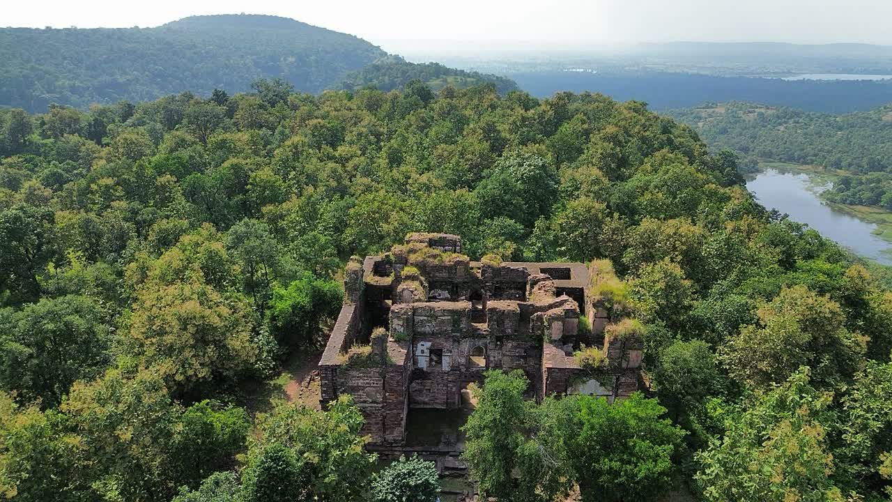 सिंग्रामपुर में कैबिनेट बैठक की तैयारियों के बीच सिंगौरगढ़ किले का हवाई दृश्य — फोटो: ANI