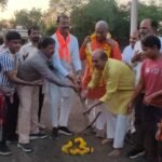 शूटिंग रेंज एवं शेड निर्माण कार्य का लोकार्पण करते अतिथि