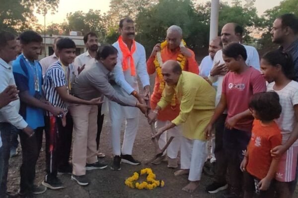 शूटिंग रेंज एवं शेड निर्माण कार्य का लोकार्पण करते अतिथि
