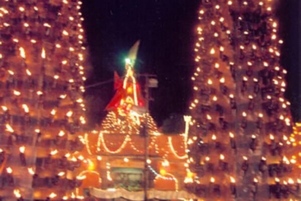 नवरात्रि में दीपस्तंभ (फाइल फोटो)